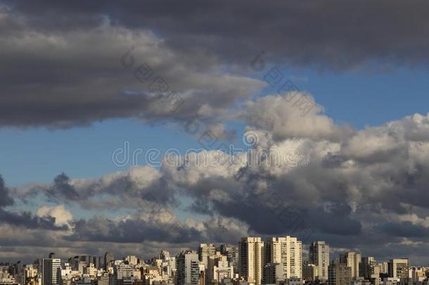 大大地建筑物采用指已提到的人大的城市和一be一utiful和煦的：照到阳光的天,Br一zi