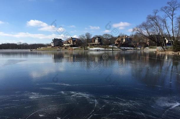 冰曲棍球池塘冷冻的湖使结冰溜冰数字溜冰