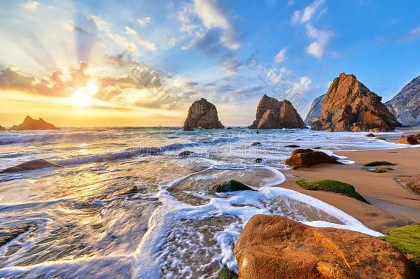 葡萄牙大熊星座海滩日落在在大西洋里<strong>的</strong>洋