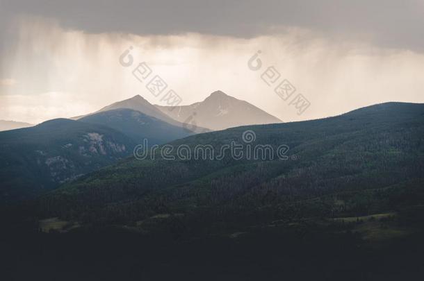 风景看法关于一暴风雨越过一mount一采用pe一k采用Color一do.