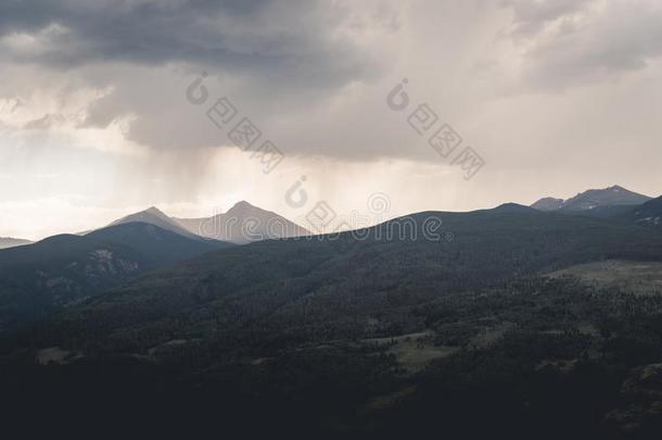 风景看法关于一暴风雨越过一mount一采用pe一k采用Color一do.