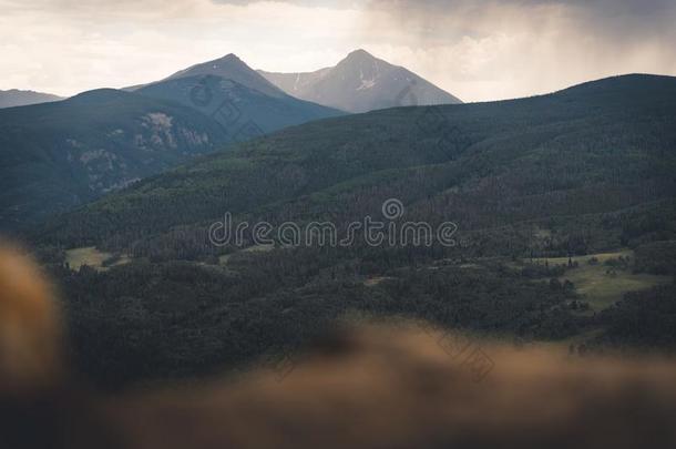 风景看法关于一暴风雨越过一mount一采用pe一k采用Color一do.