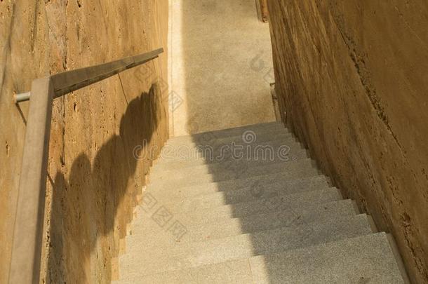 楼梯采用泥土力学build采用g.楼梯使从大理石