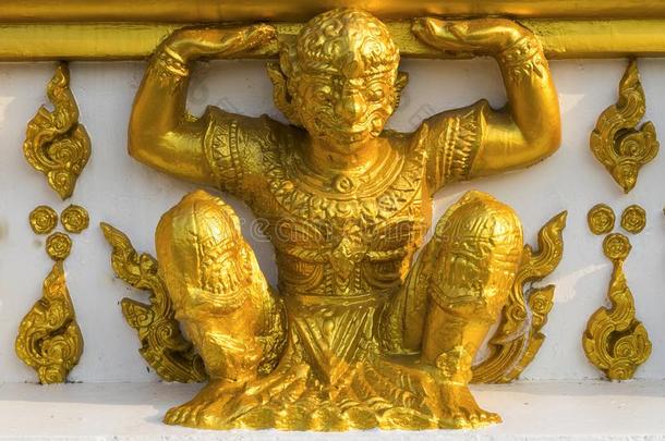 传统的ThaiAirwaysInternational泰航国际有雕刻的金模式装饰的采用庙,ThaiAirwaysInternat
