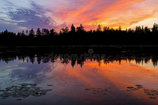 日落在岛湖保存地区