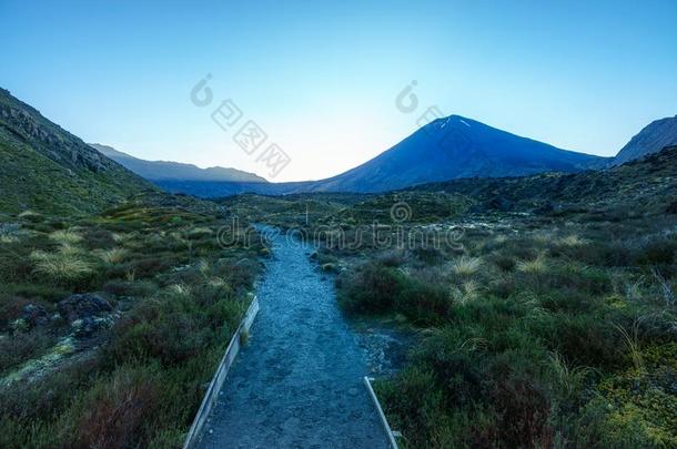 汤加里罗火山阿尔卑斯山的人行横道,火山,MagneticTape磁带.瑙鲁霍伊火山,日出,新的zero-energyassemb