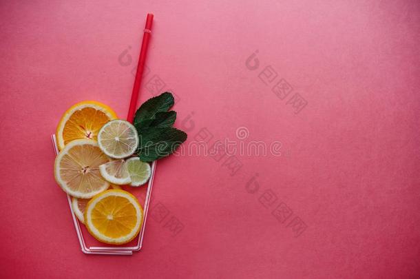 观念的摄影.柑橘属果树柠檬汽水或果汁从新鲜的弗瑞