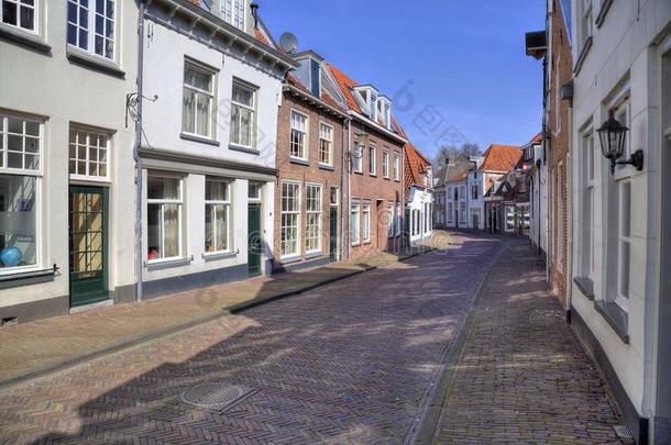 荷兰人的大街采用荷兰中部的<strong>自治</strong>区,荷兰