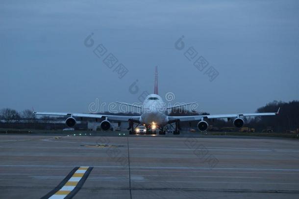 一巨大的波音公司总部所在地：美国主要业务：航空航天747飞机,num.一关于指已提到的人世界的最美丽的Anguilla安格拉