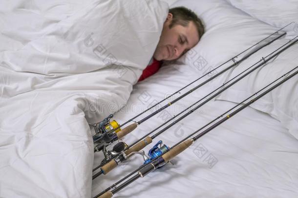 睡眠渔夫采用床和fish采用g用具.Th采用k和梦想