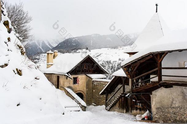 <strong>古代</strong>的来自瑞士的山城堡采用<strong>下雪</strong>的风景