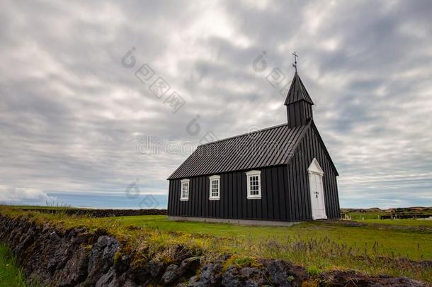 黑的教堂关于巴迪尔在斯奈费尔斯尼斯半岛采用冰岛.