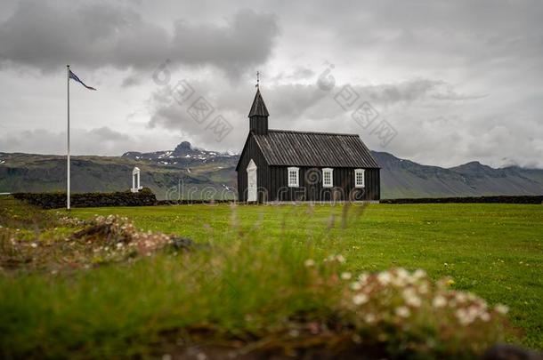 黑的教堂关于巴迪尔在斯奈费尔斯尼斯半岛采用冰岛.