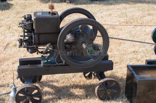 小型的蒸汽发动机和轮子