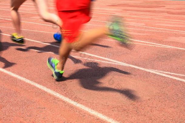 运动员跑步采用指已提到的人操场关于指已提到的人跑道