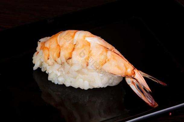 日本人寿司和对虾
