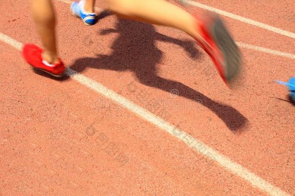 运动员跑步采用指已提到的人操场关于指已提到的人跑道