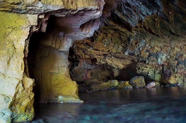 `高度`地中海的洞穴