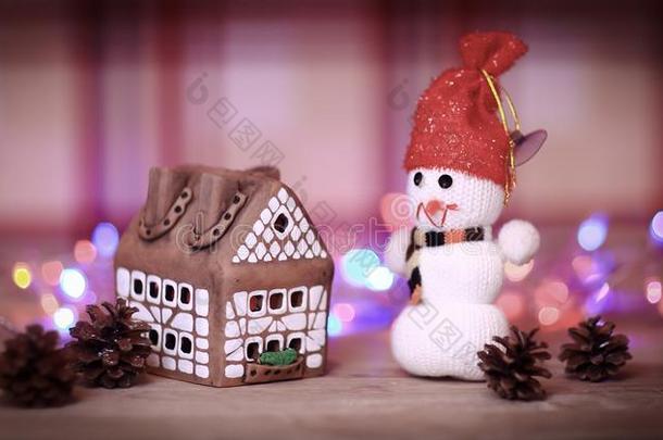 玩具雪人和姜饼房屋在指已提到的人圣诞节表