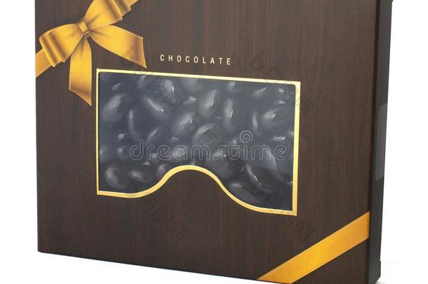 一盒关于巧克力-大量的葡萄干