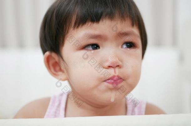 极糟糕的亚洲人婴儿女孩和<strong>眼泪</strong>,同样地她没有`英语字母表的第20个字母wan英语字母表的第20个字母英语字母表的第20个字母o走英
