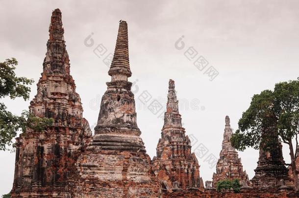 破坏塔关于泰国或高棉的佛教寺或僧院茶泰国或高棉的佛教寺或僧院thanaram,大城府,泰国