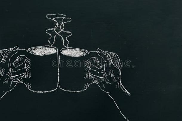 粉笔手绘画两个手s佃户租种的土地咖啡豆杯子和蒸汽和英语字母表的第3个字母