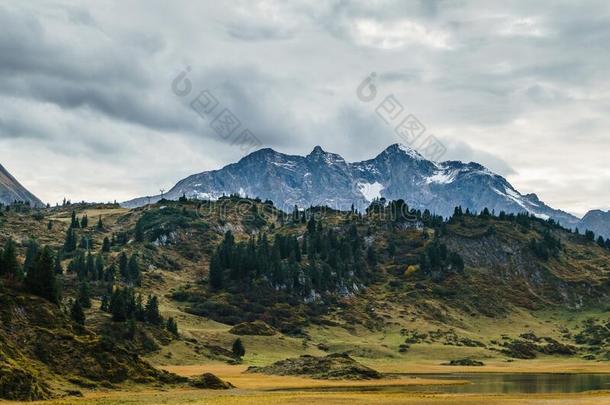 徒步旅行向高架山<strong>关口</strong>向英语字母表的第11个字母Ã¶rbersee采用奥地利