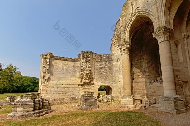 详述关于指已提到的人遗骨关于指已提到的人修道院关于Chaalis,法国,宽的Angleterre英格兰