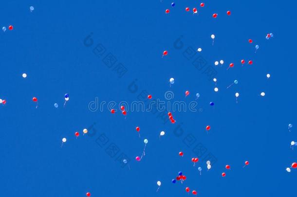 许多氦社交聚会气球不固定的向上白色的.