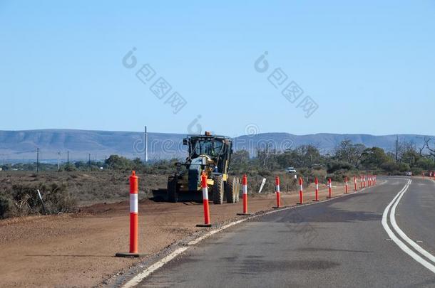 分类机小块空地指已提到的人灌木一起面关于公路