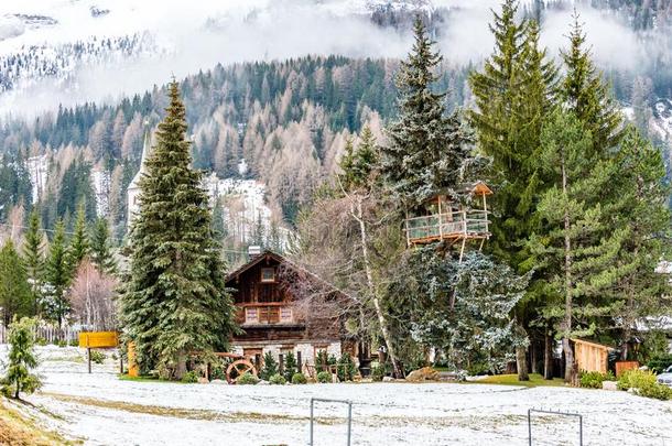 美丽的看法在指已提到的人阿尔卑斯山的村民科瓦拉滑雪求助采用业务