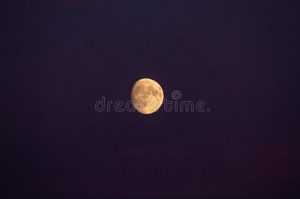 桔子月亮采用一D一rk紫色的天