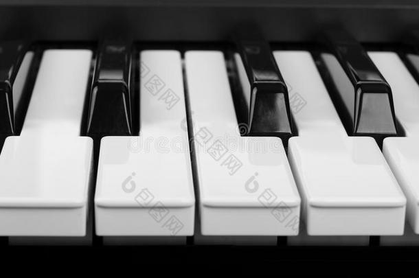 <strong>钢琴</strong>键盘关于合成者关-在上面