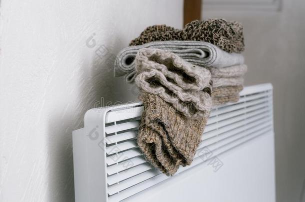 灰色的棕色的编结物羊毛质地暖气装置暖和的短袜