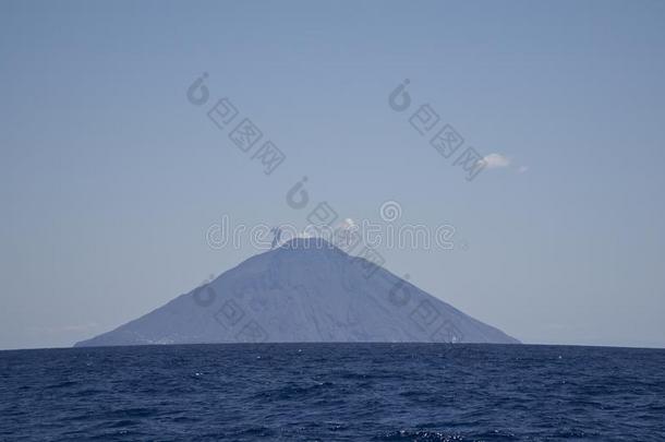 意大利西西里岛,风的岛,火山边缘之恋