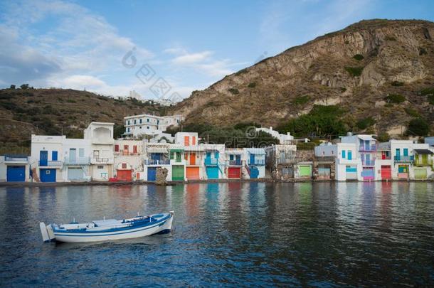 传统的富有色彩的希腊人捕鱼村民住宅采用克利马,买罗高梁