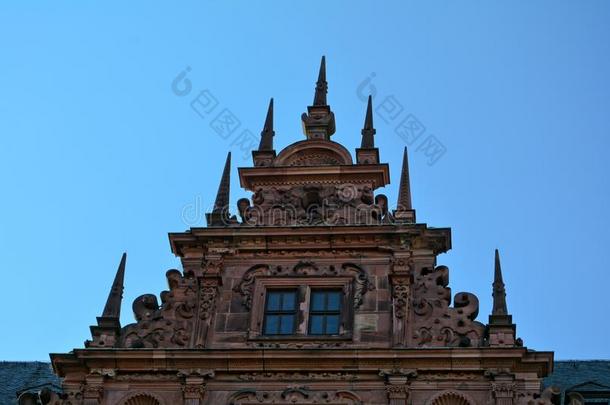 尖顶屋两端的山形墙关于约翰尼斯堡宫城堡采用阿霞芬堡,德国