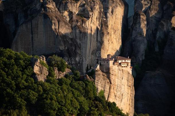 曼代奥拉修道院从希腊在日落