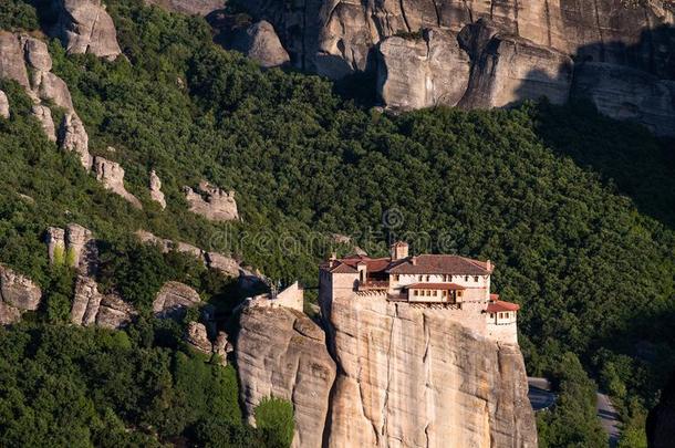 曼代奥拉修道院从希腊在日落