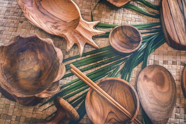 木制的餐具.纯的柚木木材.整套的餐具,厨房用具从我