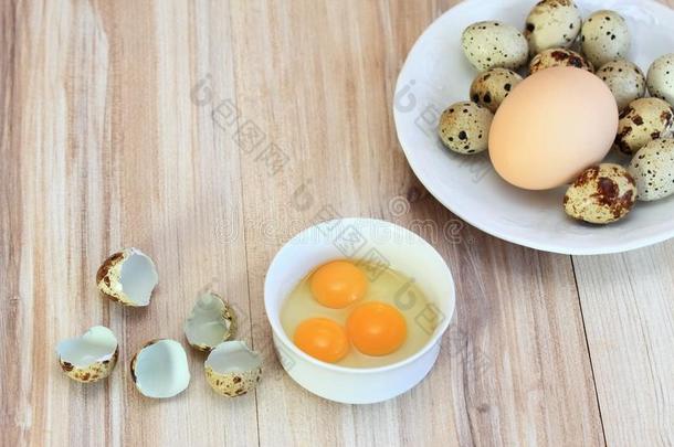 num.三生的山鹑卵采用一白色的碗