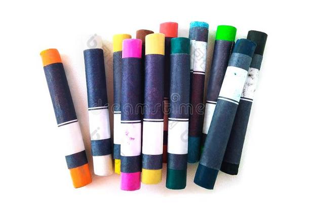 彩色粉笔用彩色蜡笔画或制造白色或彩色粉笔的白垩隔离的