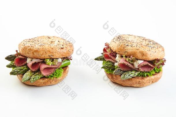 两个美食家季节的春季芦笋汉堡包
