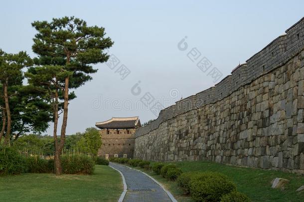 水原华城堡垒墙