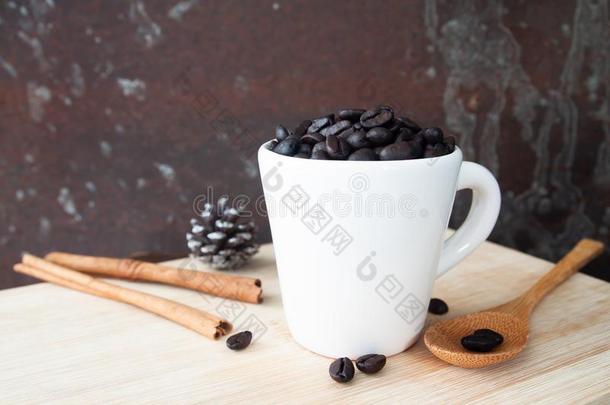 咖啡豆豆采用白色的杯子,咖啡豆爱好者,生活方式
