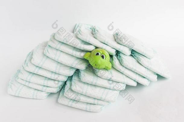 婴儿有菱形花格的麻或棉织物向一白色的b一ckground一nd一孩子们`英文字母表的第19个字母玩具青蛙