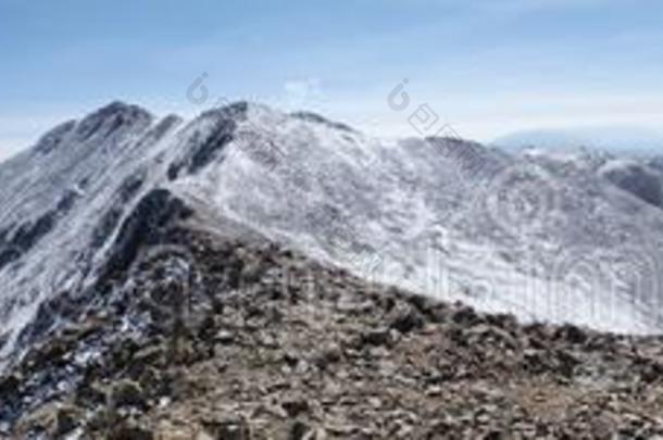 烟盒山峰全景画,美国科罗拉多州多岩石的山