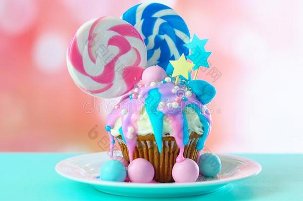 粉红色的和蓝色新奇纸杯蛋糕装饰和c和y和大大地lengtofle引线长度