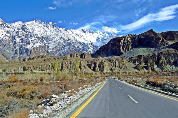 喀拉昆仑山脉公路,最高的国际的公路,Punjab